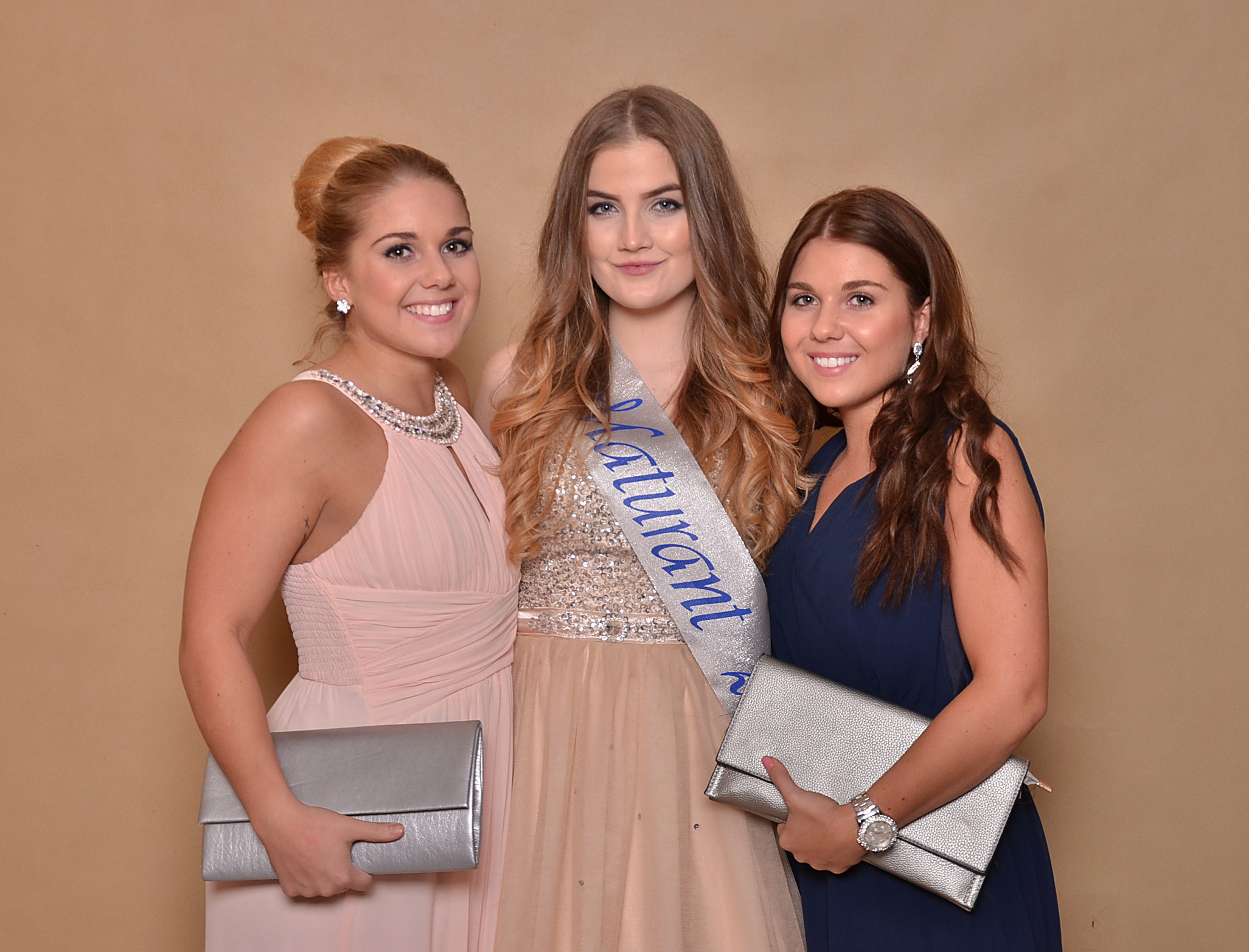 Akční třpytivé šerpy