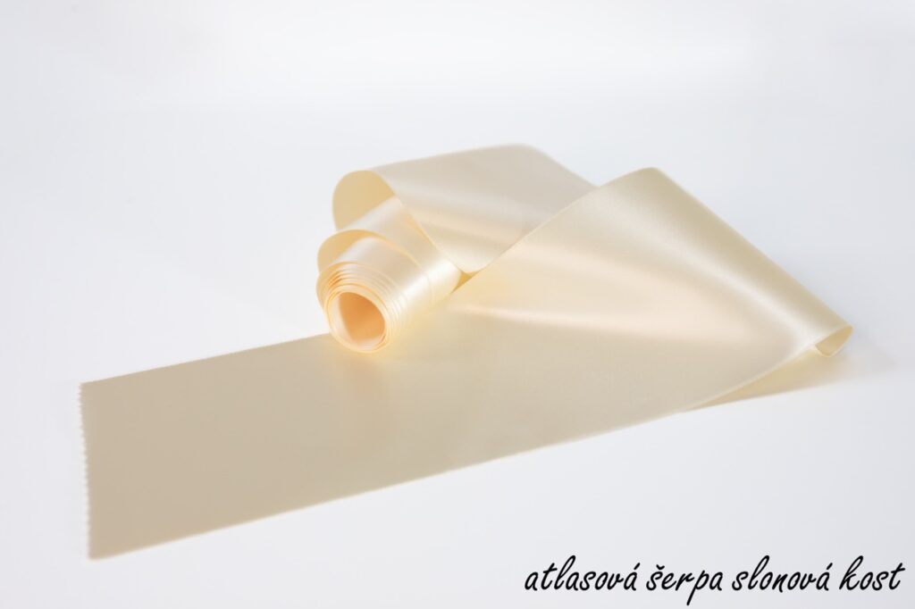 Atlasové šerpy - slonová kost